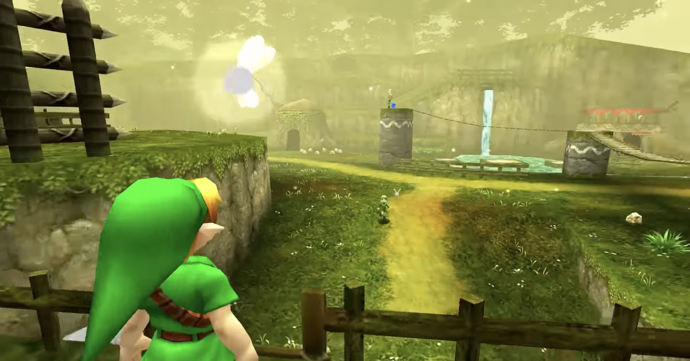 Link im Kokiri-Wald, umgeben von Häusern, Wegen und Vegetation.